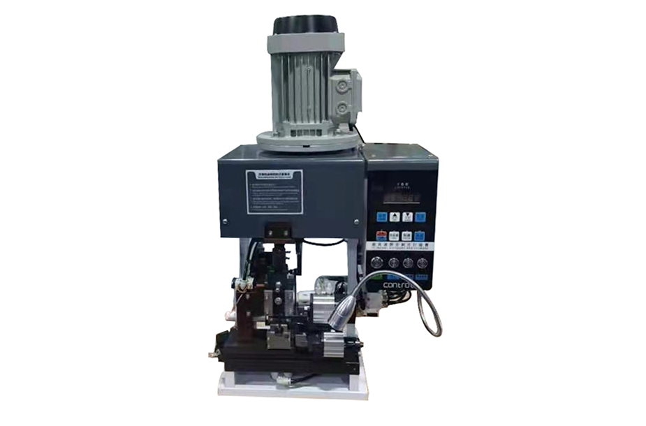Stripping and crimping machine